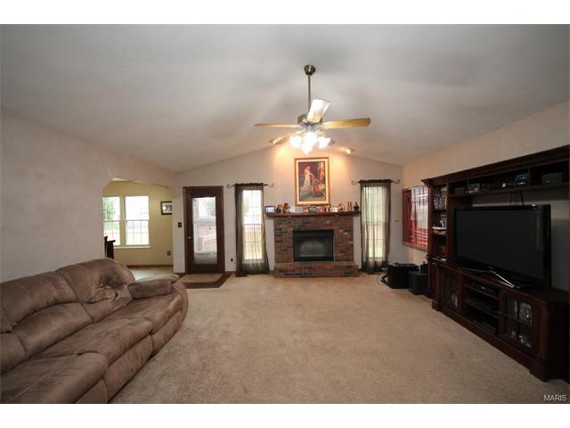 1542 Thunderbird Ln, Belleville, IL 62221 photo 6