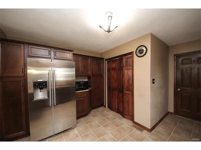 1542 Thunderbird Ln, Belleville, IL 62221 photo 13
