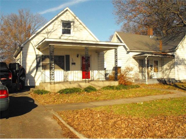 906 E Broadway, Centralia, IL 62801 photo 1