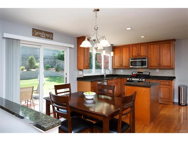 702 Guenevere Dr, Ballwin, MO 63011 photo 9