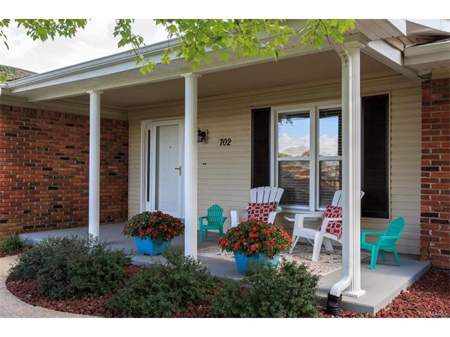 702 Guenevere Dr, Ballwin, MO 63011 photo 2