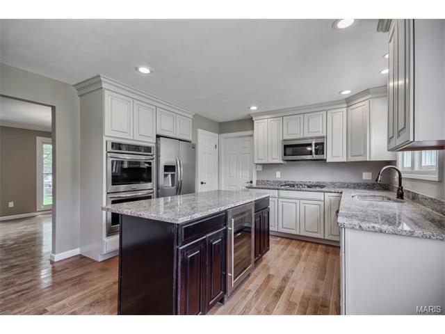 511 Holshire Way, Ballwin, MO 63011 photo 8