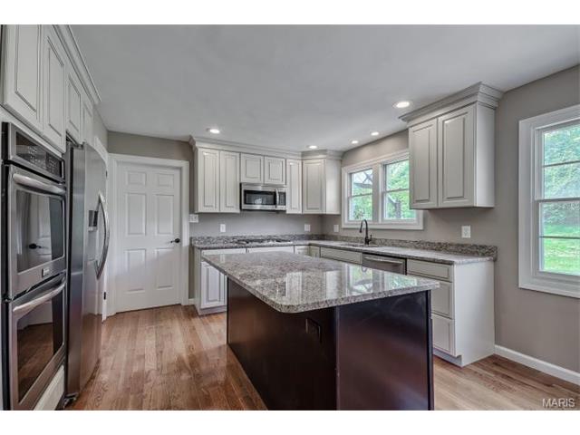511 Holshire Way, Ballwin, MO 63011 photo 7