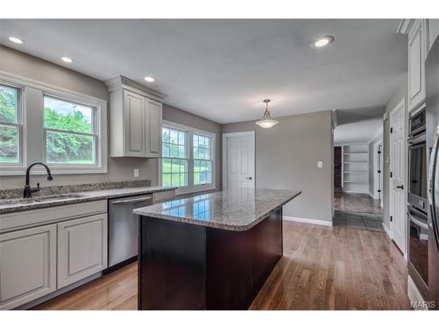 511 Holshire Way, Ballwin, MO 63011 photo 9