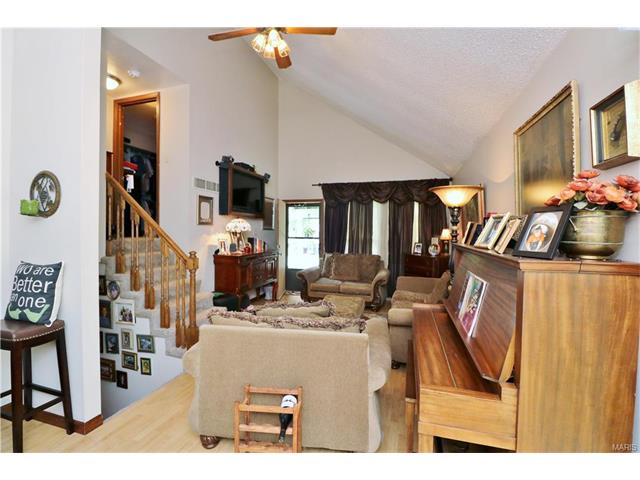 402 Far Hill Dr, Ballwin, MO 63021 photo 7