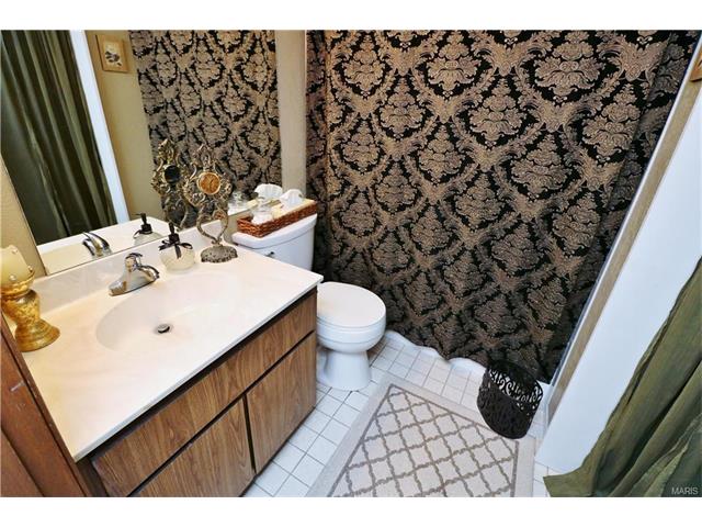 402 Far Hill Dr, Ballwin, MO 63021 photo 15