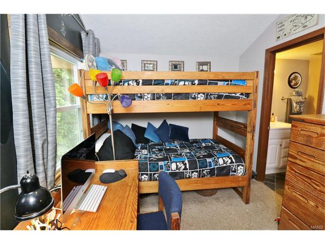 402 Far Hill Dr, Ballwin, MO 63021 photo 19