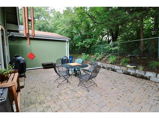 402 Far Hill Dr, Ballwin, MO 63021 photo 28