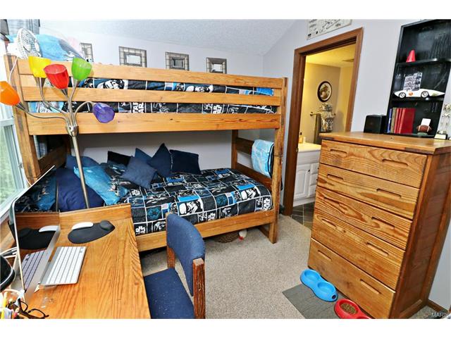 402 Far Hill Dr, Ballwin, MO 63021 photo 20
