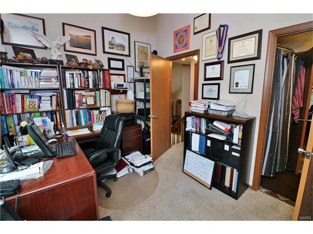 402 Far Hill Dr, Ballwin, MO 63021 photo 22