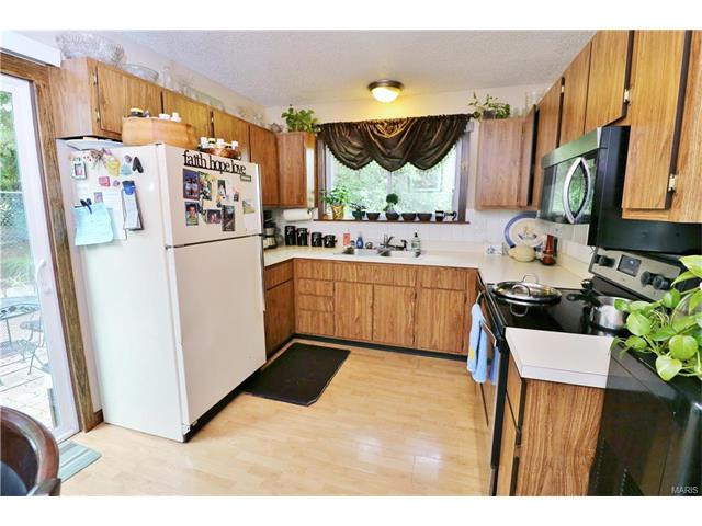 402 Far Hill Dr, Ballwin, MO 63021 photo 12