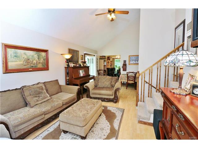 402 Far Hill Dr, Ballwin, MO 63021 photo 6
