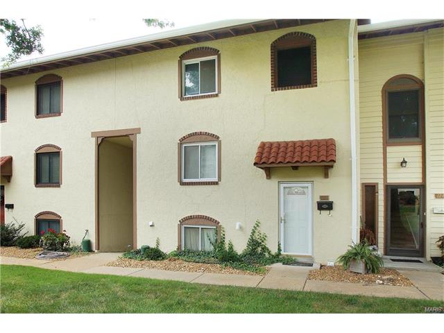 123 Carmel Woods Dr, Ellisville, MO 63021 photo 1