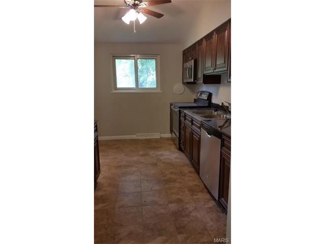 523 Sulphur Spring Rd, Ballwin, MO 63021 photo 3