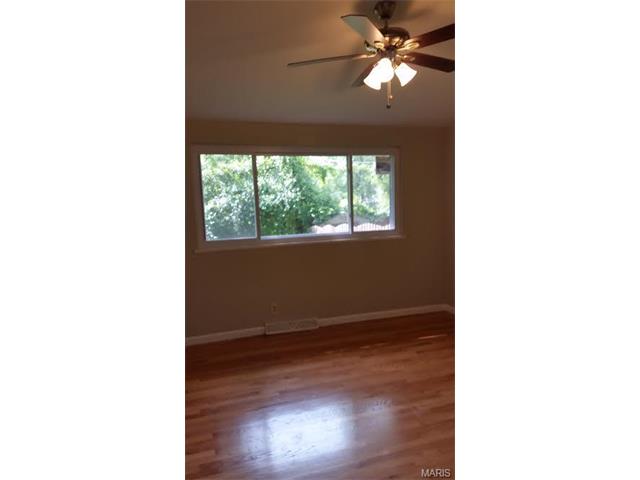 523 Sulphur Spring Rd, Ballwin, MO 63021 photo 4