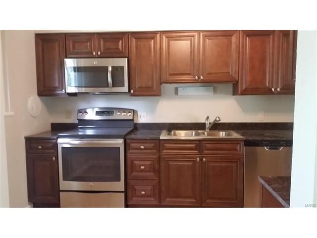 523 Sulphur Spring Rd, Ballwin, MO 63021 photo 2