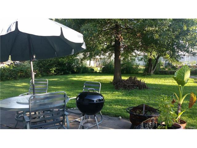 406 Saint Joseph Ave, O'fallon, MO 63366 photo 2