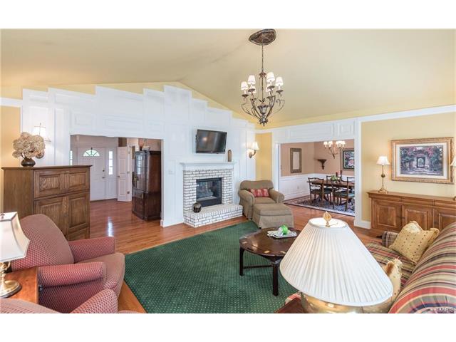 253 Greenburn Dr, Weldon Spring, MO 63304 photo 3