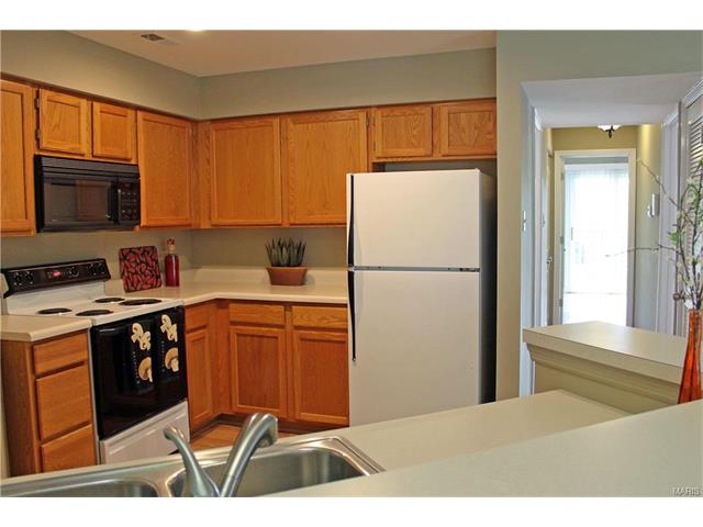1305 Crossings Ct #B, Ballwin, MO 63021 photo 6
