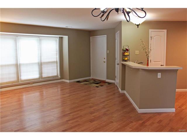 1305 Crossings Ct #B, Ballwin, MO 63021 photo 2