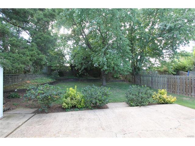 205 Solley Dr, Ballwin, MO 63021 photo 3