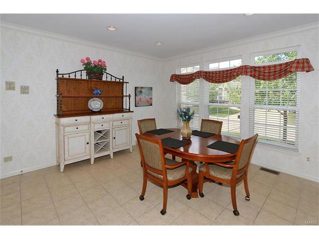 13261 Barrett Chase Cir, Ballwin, MO 63021 photo 9