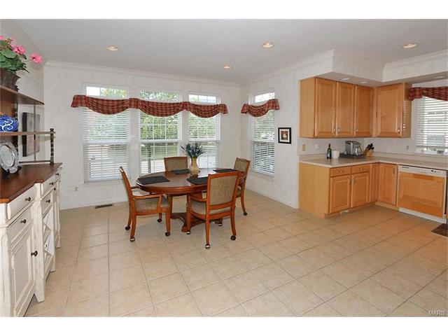 13261 Barrett Chase Cir, Ballwin, MO 63021 photo 3