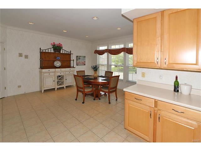 13261 Barrett Chase Cir, Ballwin, MO 63021 photo 4