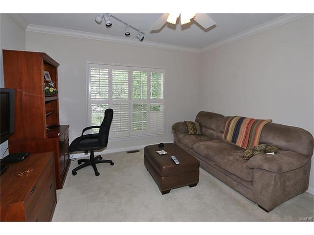 13261 Barrett Chase Cir, Ballwin, MO 63021 photo 10