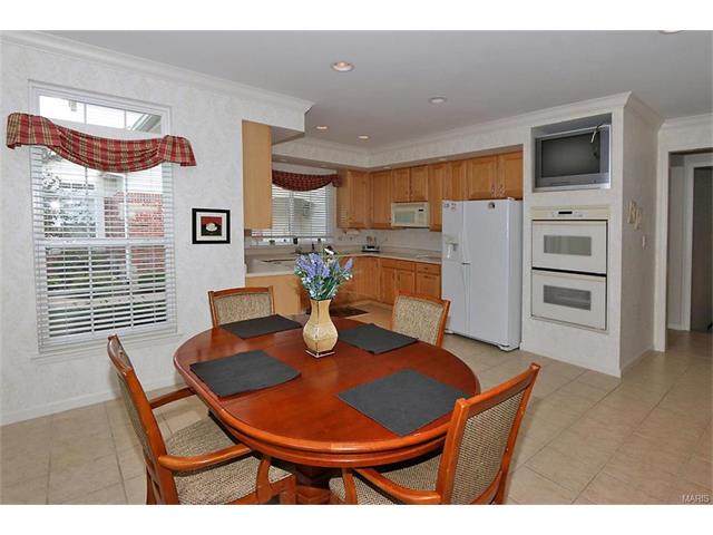 13261 Barrett Chase Cir, Ballwin, MO 63021 photo 5