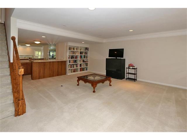 13261 Barrett Chase Cir, Ballwin, MO 63021 photo 23
