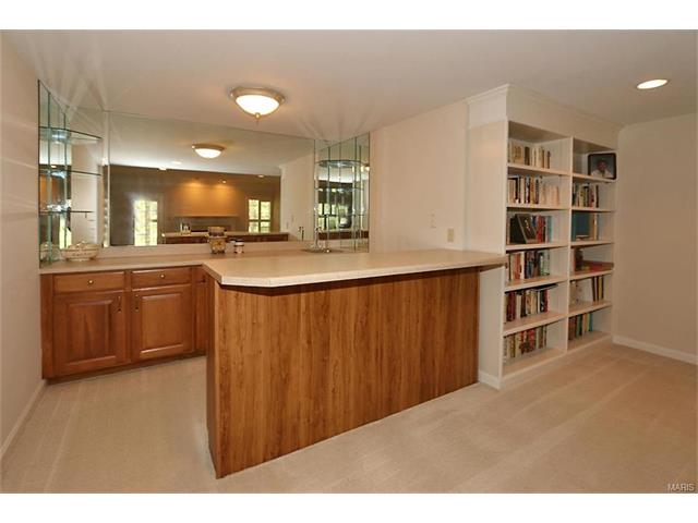 13261 Barrett Chase Cir, Ballwin, MO 63021 photo 18
