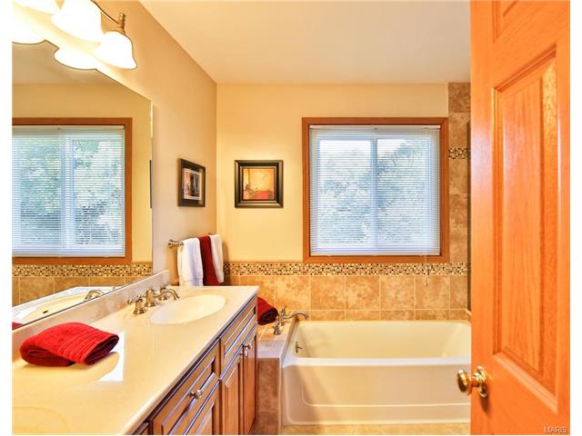 782 Strafford Rdg, Ballwin, MO 63021 photo 25