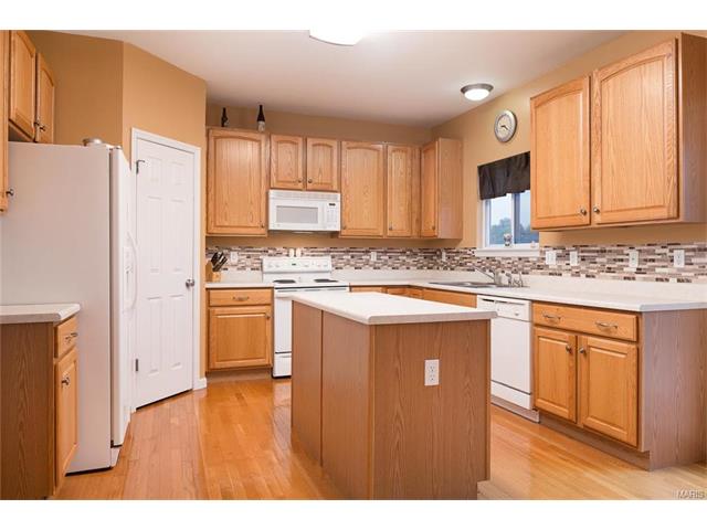 112 Chantry Dr, O'fallon, MO 63366 photo 6
