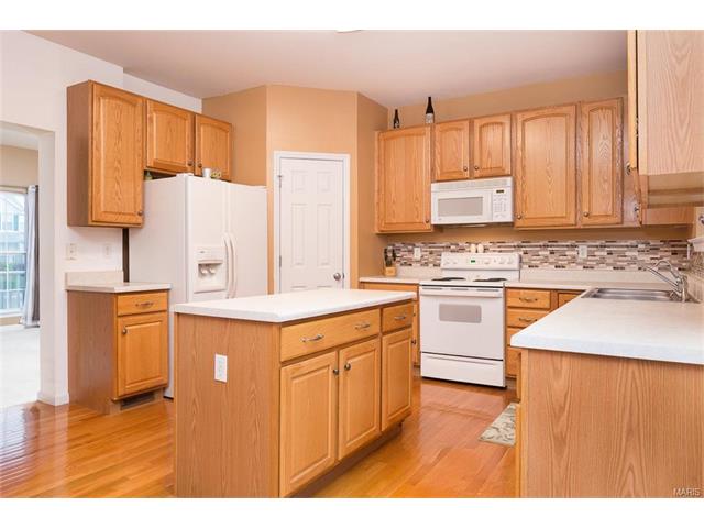 112 Chantry Dr, O'fallon, MO 63366 photo 7