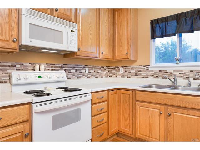 112 Chantry Dr, O'fallon, MO 63366 photo 8
