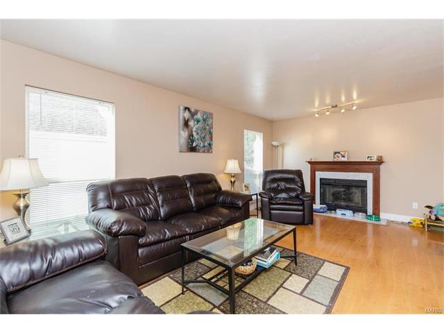 120 Royallmanor Ln, O'fallon, MO 63368 photo 2