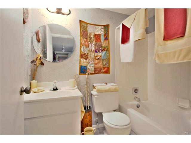 709 Ridgeside Dr #B, Ballwin, MO 63021 photo 8