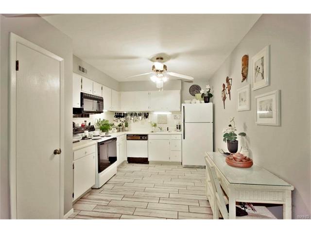 709 Ridgeside Dr #B, Ballwin, MO 63021 photo 3