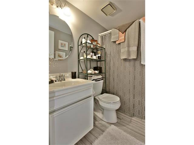 709 Ridgeside Dr #B, Ballwin, MO 63021 photo 6