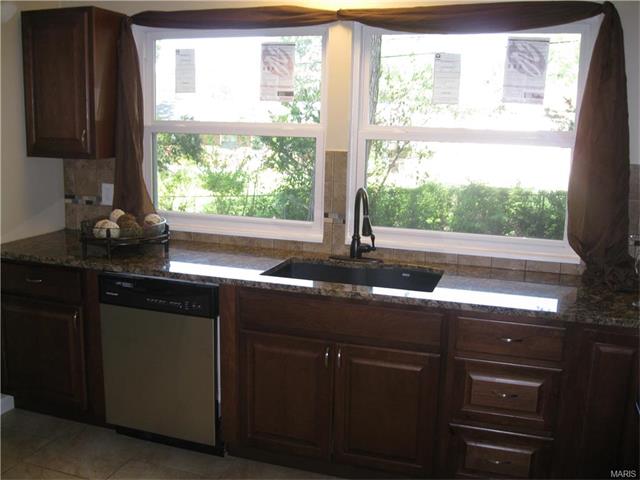 2553 Hackman, Saint Louis, MO 63136 photo 4