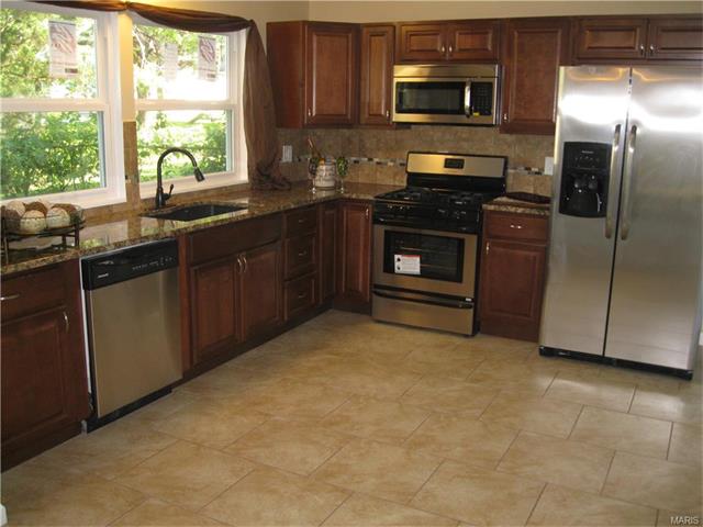 2553 Hackman, Saint Louis, MO 63136 photo 3