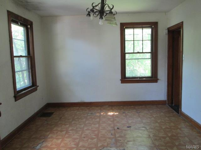 8804 Corwin Dr, Saint Louis, MO 63136 photo 5