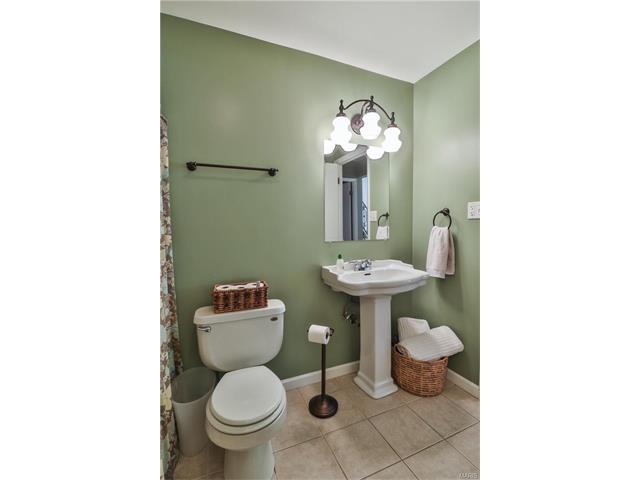 907 Parma Dr, Ballwin, MO 63021 photo 25
