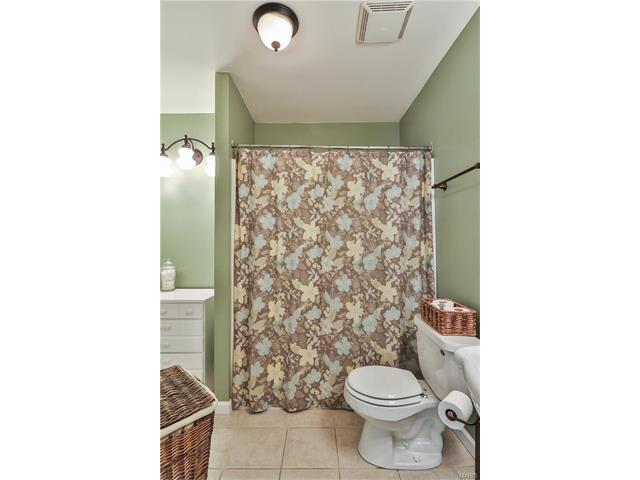 907 Parma Dr, Ballwin, MO 63021 photo 27