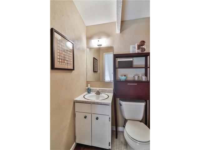 907 Parma Dr, Ballwin, MO 63021 photo 21