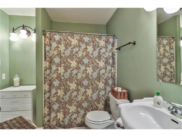 907 Parma Dr, Ballwin, MO 63021 photo 26