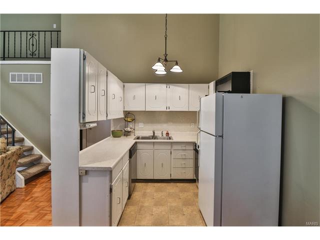 907 Parma Dr, Ballwin, MO 63021 photo 10