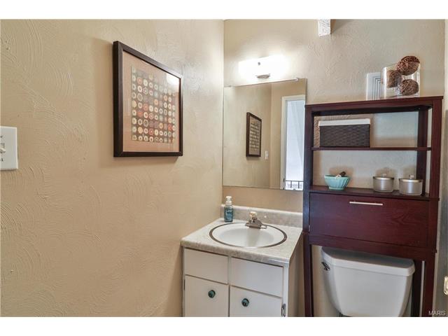 907 Parma Dr, Ballwin, MO 63021 photo 20