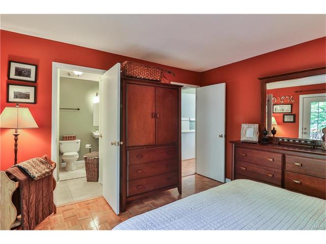 907 Parma Dr, Ballwin, MO 63021 photo 23